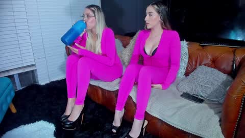 WANNA SEE MORE OF TWINS              online show from November 2025 02:10:01 AM