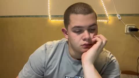 Snapshot of cutebutnaughty_ chatting on November 2025 07:49:02 PM Alex online show from November 2025 07:49:02 PM