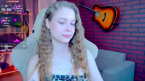 Snapshot of cutemousee chatting on May 2026 06:19:02 AM Rina online show from May 2026 06:19:02 AM