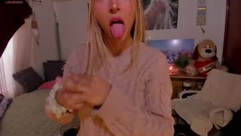 cuteweed420 online show from June 2026 09:30:01 PM