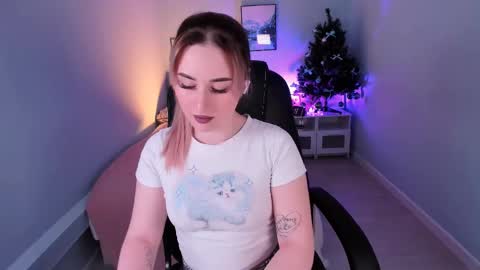 Snapshot of cutie_louise chatting on December 2024 09:05:01 PM Your Louise follow me online show from December 2024 09:05:01 PM