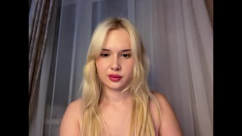 Snapshot of cutiee_chloe chatting on April 2026 04:54:01 PM Chloe online show from April 2026 04:54:01 PM