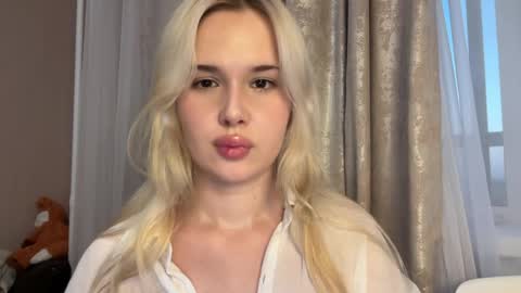 Snapshot of cutiee_chloe chatting on June 2026 03:28:02 PM Chloe online show from June 2026 03:28:02 PM
