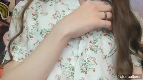 Snapshot of cutierori chatting on March 2025 04:22:02 PM Rori  Instagram cutierori  online show from March 2025 04:22:02 PM