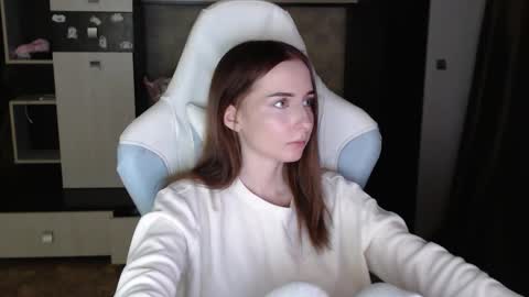 Cutti Crystal online show from October 2025 06:12:01 PM