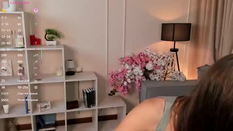 Cwen online show from September 2025 07:14:01 PM