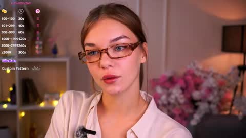 Cwen online show from September 2025 07:30:02 PM