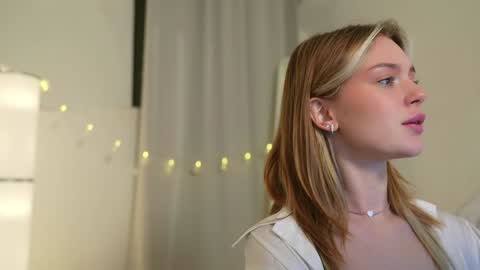 Snapshot of cyberheart_ chatting on December 2024 06:32:02 PM EMILY online show from December 2024 06:32:02 PM