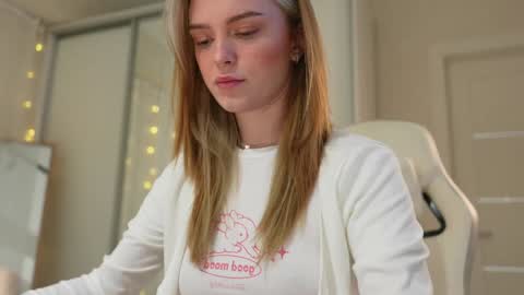 Snapshot of cyberheart_ chatting on January 2025 04:34:01 PM EMILY online show from January 2025 04:34:01 PM