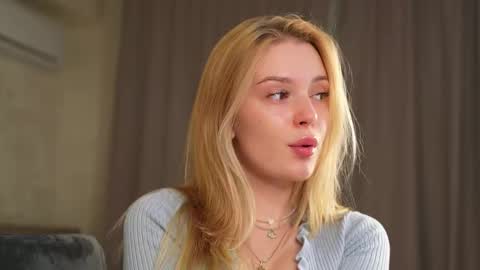 Snapshot of cyberheart_ chatting on September 2025 05:02:02 PM EMILY online show from September 2025 05:02:02 PM