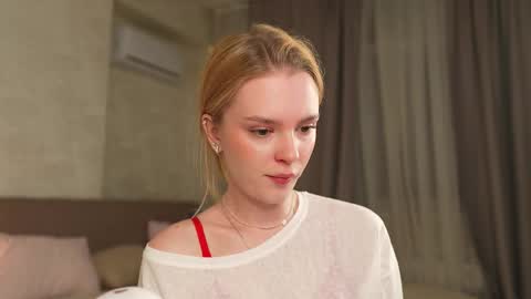 Snapshot of cyberheart_ chatting on October 2025 03:42:01 PM EMILY online show from October 2025 03:42:01 PM