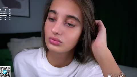 Isabella online show from October 2025 12:55:01 AM