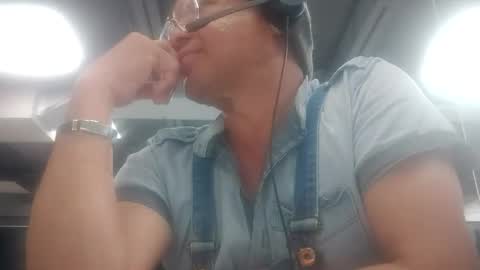 Snapshot of d619627 chatting on November 2025 06:31:01 PM d619627 online show from November 2025 06:31:01 PM