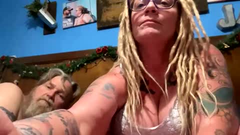 Daazy and Duke online show from May 2026 04:18:01 AM