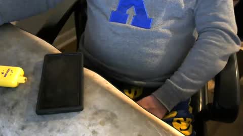 Snapshot of daddiessissyboy chatting on December 2024 03:27:02 AM daddiessissyboy online show from December 2024 03:27:02 AM