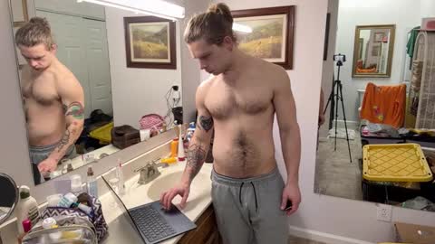 Snapshot of daddydaydrinkz chatting on February 2025 05:19:01 AM DaddydayDrinkz online show from February 2025 05:19:01 AM