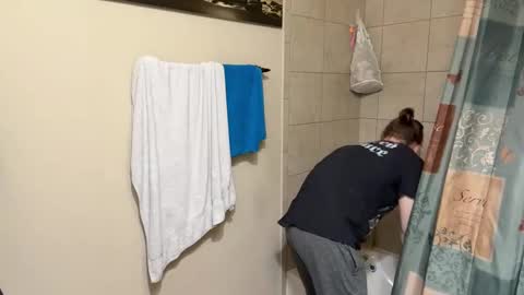 Snapshot of daddydaydrinkz chatting on February 2025 08:31:02 PM DaddydayDrinkz online show from February 2025 08:31:02 PM