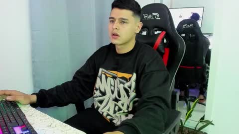 Snapshot of dage_19 chatting on November 2025 04:11:02 AM my name is Jhon and I live in colombia online show from November 2025 04:11:02 AM