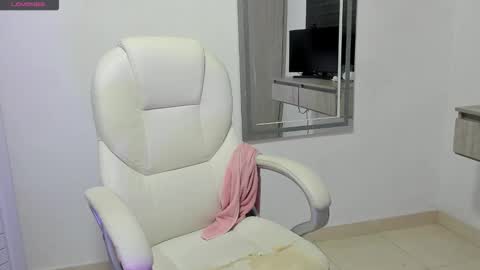 Snapshot of dahian_carter chatting on October 2025 01:01:02 PM Dahian  online show from October 2025 01:01:02 PM