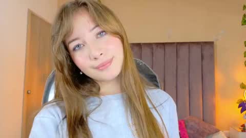 Snapshot of dahlia_rousse chatting on April 2026 07:01:01 AM Dahlia online show from April 2026 07:01:01 AM