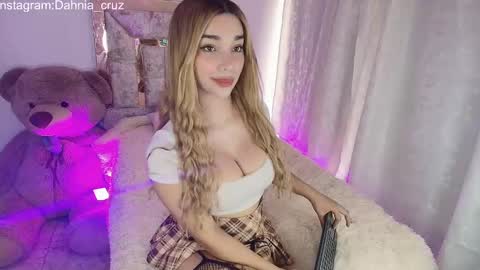 dahnia_cruz online show from September 2025 04:32:02 PM