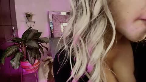 dahnia_cruz online show from April 2026 02:31:01 PM