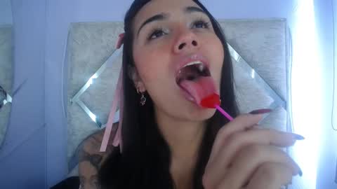 daila_ online show from January 2025 01:35:01 PM