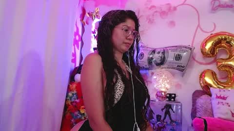 Snapshot of daina_flower chatting on May 2026 04:41:01 AM DAINA online show from May 2026 04:41:01 AM