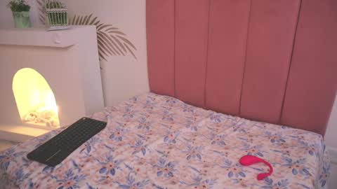 Lauren            online show from March 2025 03:45:02 PM