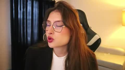 Lauren            online show from November 2025 03:33:01 PM