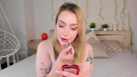 Viickie online show from May 2026 09:18:02 AM