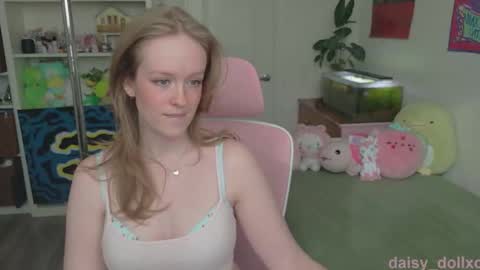 Snapshot of daisy_dollxo chatting on April 2026 09:39:01 PM Daisy online show from April 2026 09:39:01 PM