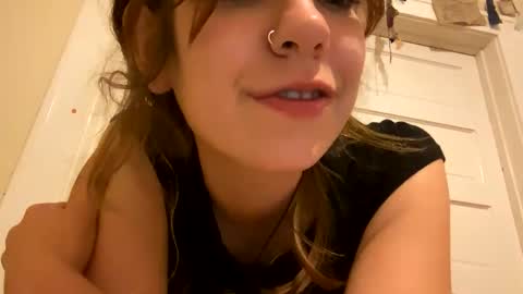 Snapshot of daisybaby699 chatting on April 2026 06:41:02 AM DaisyB3 online show from April 2026 06:41:02 AM