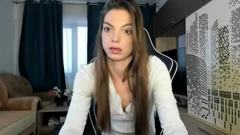 Snapshot of daisysland chatting on December 2025 10:52:02 AM Beatrice online show from December 2025 10:52:02 AM