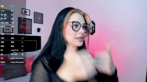 Snapshot of dakhota_rouge chatting on May 2026 06:19:02 AM Dakhota online show from May 2026 06:19:02 AM