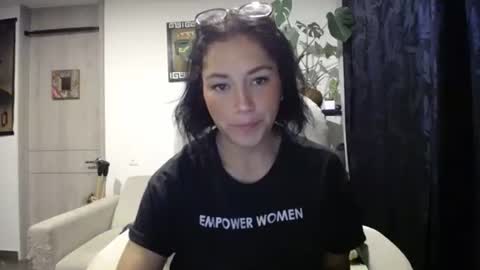 IG  dakotasofiaa online show from December 2024 02:41:01 AM