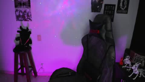 Dakota Crab online show from October 2025 09:48:02 PM