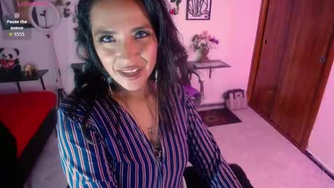 Caroliina online show from February 2026 08:01:02 PM