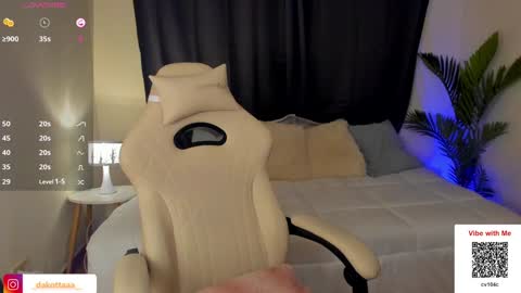 dakottaa__ online show from December 2024 01:45:01 AM