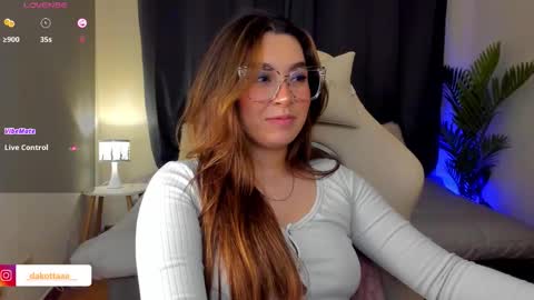 dakottaa__ online show from October 2025 11:04:02 PM