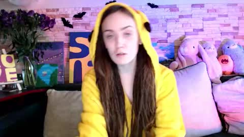 Dalia  online show from November 2025 10:15:02 AM