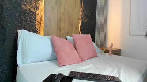 D A L I L A online show from December 2025 07:31:02 PM