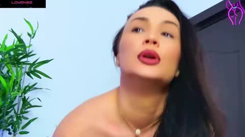 daliyaa_ online show from October 2025 05:48:02 AM