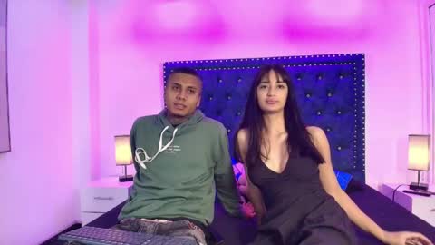 Snapshot of damian_and_roxanne chatting on May 2026 12:44:02 PM DAMIAN AND ROXANNE. online show from May 2026 12:44:02 PM