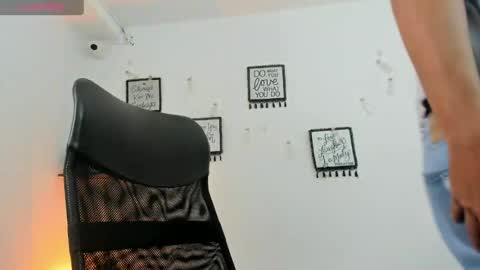 Snapshot of damianblazee chatting on May 2026 12:23:01 PM damianblazee online show from May 2026 12:23:01 PM