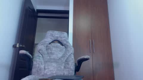 Snapshot of dammuscle chatting on May 2026 05:06:02 PM dammuscle online show from May 2026 05:06:02 PM