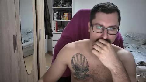 Snapshot of dan_the_man405 chatting on October 2025 07:42:02 PM King Dan online show from October 2025 07:42:02 PM