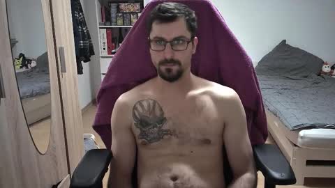 Snapshot of dan_the_man405 chatting on December 2025 07:56:02 PM King Dan online show from December 2025 07:56:02 PM