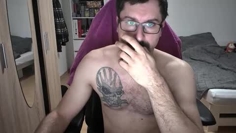 Snapshot of dan_the_man405 chatting on December 2025 07:43:01 PM King Dan online show from December 2025 07:43:01 PM