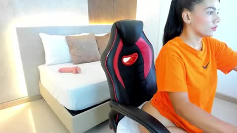 D A N A  online show from September 2025 07:04:01 PM